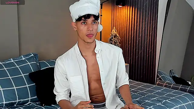 Snapshot of Busterspinter chatting on 12-25-24, 04:22 Busterspinter online show from 12-25-24, 04:22