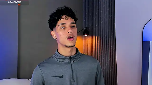 Snapshot of Busterspinter chatting on 01-04-25, 12:27 Busterspinter online show from 01-04-25, 12:27