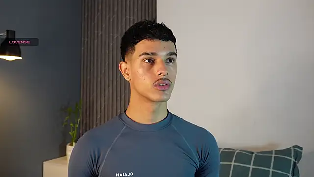 Snapshot of Busterspinter chatting on 09-19-25, 01:45 Busterspinter online show from 09-19-25, 01:45