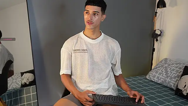 Snapshot of Busterspinter chatting on 10-05-25, 07:23 Busterspinter online show from 10-05-25, 07:23