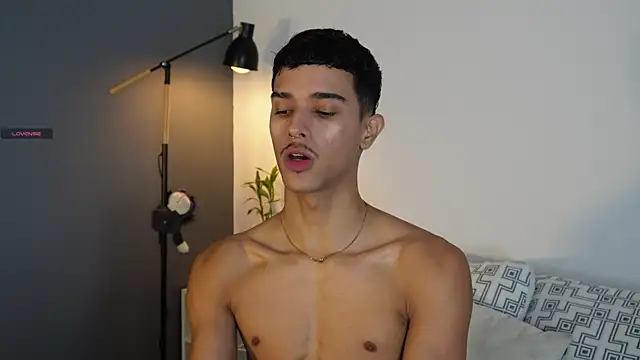 Snapshot of Busterspinter chatting on 10-06-25, 04:59 Busterspinter online show from 10-06-25, 04:59