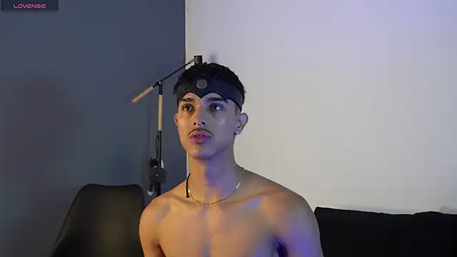 Snapshot of Busterspinter chatting on 10-15-25, 04:51 Busterspinter online show from 10-15-25, 04:51