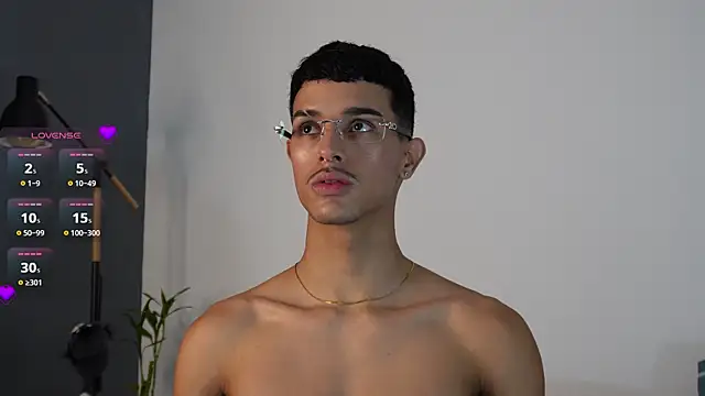 Snapshot of Busterspinter chatting on 11-19-25, 07:03 Busterspinter online show from 11-19-25, 07:03