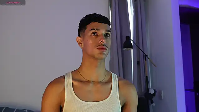 Snapshot of Busterspinter chatting on 11-25-25, 01:22 Busterspinter online show from 11-25-25, 01:22