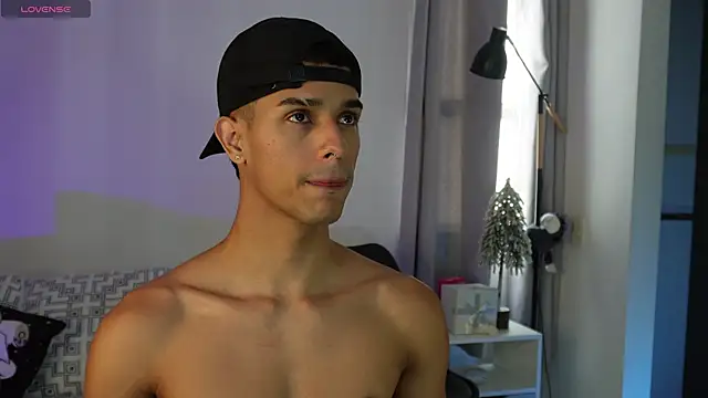 Snapshot of Busterspinter chatting on 12-14-25, 03:50 Busterspinter online show from 12-14-25, 03:50