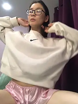 Snapshot of Milka23 chatting on 12-14-24, 07:57 Milka23 online show from 12-14-24, 07:57