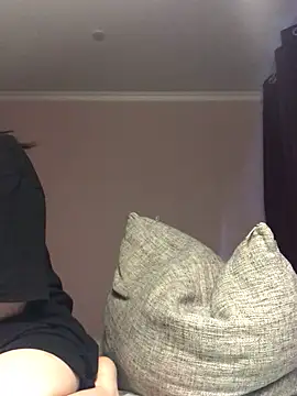 Snapshot of Milka23 chatting on 12-15-24, 01:00 Milka23 online show from 12-15-24, 01:00