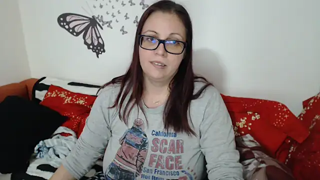 Snapshot of LadyHellene chatting on 02-05-25, 08:35 LadyHellene online show from 02-05-25, 08:35