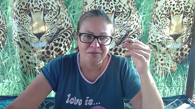 Snapshot of LadyHellene chatting on 09-19-25, 06:59 LadyHellene online show from 09-19-25, 06:59