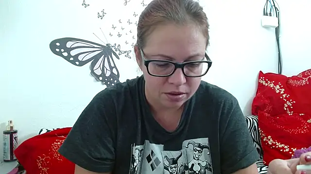 Snapshot of LadyHellene chatting on 11-15-25, 06:55 LadyHellene online show from 11-15-25, 06:55