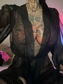 Snapshot of MeganWitch chatting on 06-17-26, 04:59 MeganWitch online show from 06-17-26, 04:59