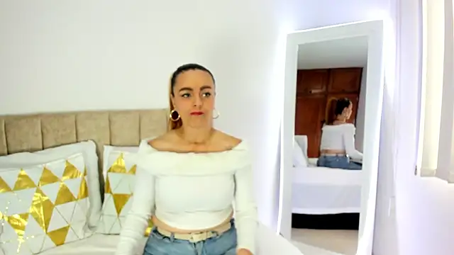 cristalwalker   online show from 11-13-25, 12:37