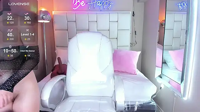 Snapshot of VioletthaRous chatting on 10-23-25, 10:41 VioletthaRous online show from 10-23-25, 10:41