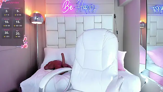 Snapshot of VioletthaRous chatting on 10-28-25, 10:56 VioletthaRous online show from 10-28-25, 10:56