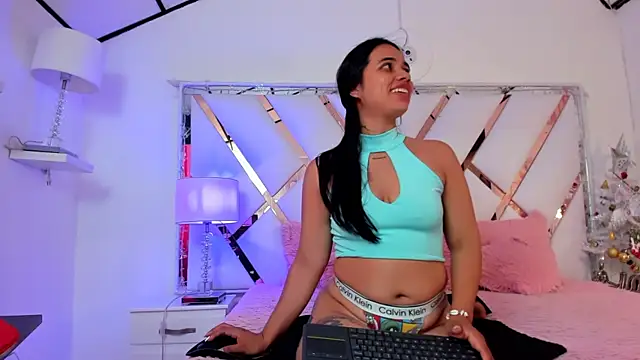 Snapshot of naughty__sara chatting on 12-30-24, 06:27 naughty sara online show from 12-30-24, 06:27