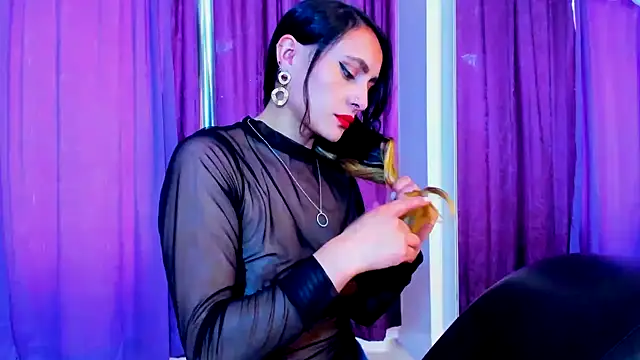 Coral Gibson online show from 02-19-25, 06:43