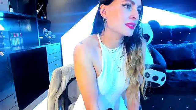 Coral Gibson online show from 02-28-25, 06:41