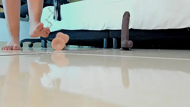 Ellaochoa online show from 03-10-25, 05:18