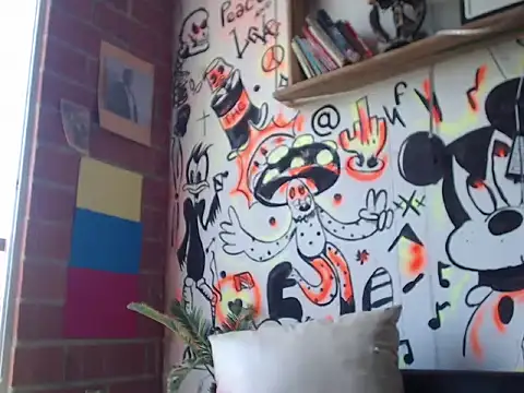 Snapshot of roystonee01 chatting on 09-22-25, 05:37 roystonee01 online show from 09-22-25, 05:37