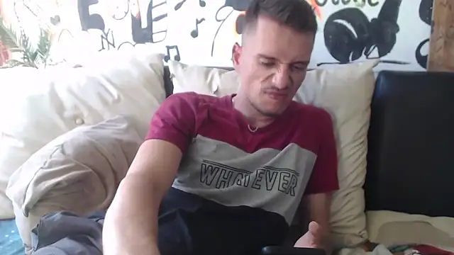 Snapshot of roystonee01 chatting on 11-01-25, 07:27 roystonee01 online show from 11-01-25, 07:27