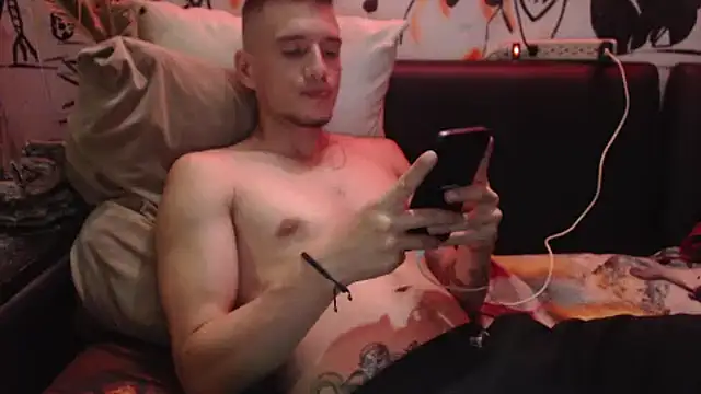 roystonee01 online show from 03-28-26, 01:16