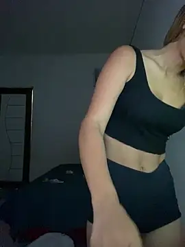 Snapshot of Carolinen chatting on 02-05-25, 08:46 Carolinen online show from 02-05-25, 08:46