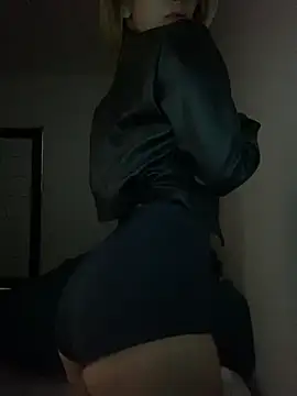 Snapshot of Carolinen chatting on 02-06-25, 03:48 Carolinen online show from 02-06-25, 03:48