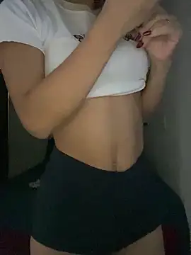 Snapshot of Carolinen chatting on 02-07-25, 08:31 Carolinen online show from 02-07-25, 08:31