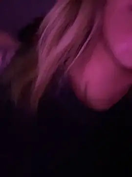 Snapshot of Carolinen chatting on 02-11-25, 08:10 Carolinen online show from 02-11-25, 08:10