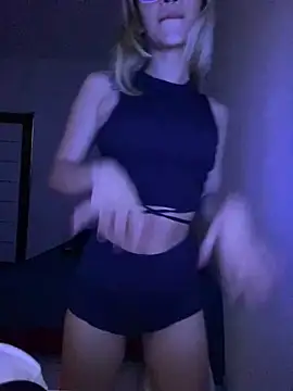 Snapshot of Carolinen chatting on 02-11-25, 11:54 Carolinen online show from 02-11-25, 11:54