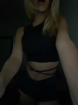 Snapshot of Carolinen chatting on 02-28-25, 04:21 Carolinen online show from 02-28-25, 04:21