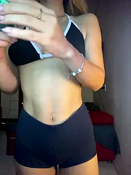 Snapshot of Carolinen chatting on 09-10-25, 06:19 Carolinen online show from 09-10-25, 06:19