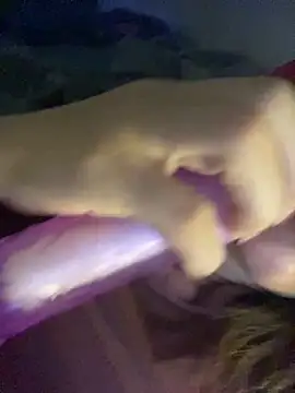 Snapshot of Carolinen chatting on 09-13-25, 08:52 Carolinen online show from 09-13-25, 08:52