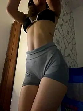 Snapshot of Carolinen chatting on 10-21-25, 03:13 Carolinen online show from 10-21-25, 03:13