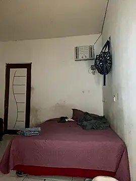 Snapshot of Carolinen chatting on 12-17-25, 03:51 Carolinen online show from 12-17-25, 03:51