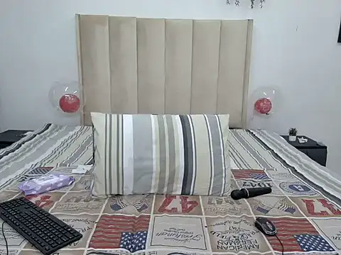 Snapshot of Pearl_00 chatting on 02-09-25, 08:56 Pearl 00 online show from 02-09-25, 08:56