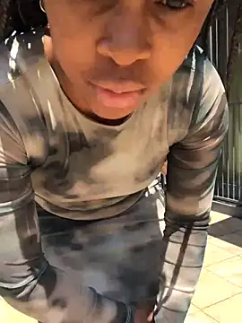 Snapshot of Pearl_00 chatting on 10-19-25, 11:11 Pearl 00 online show from 10-19-25, 11:11