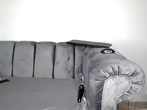 Snapshot of Pearl_00 chatting on 11-06-25, 09:59 Pearl 00 online show from 11-06-25, 09:59