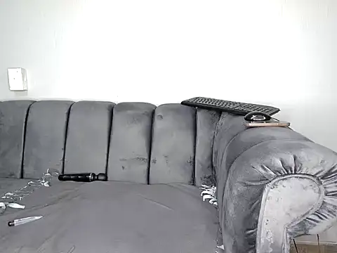 Snapshot of Pearl_00 chatting on 11-12-25, 05:35 Pearl 00 online show from 11-12-25, 05:35