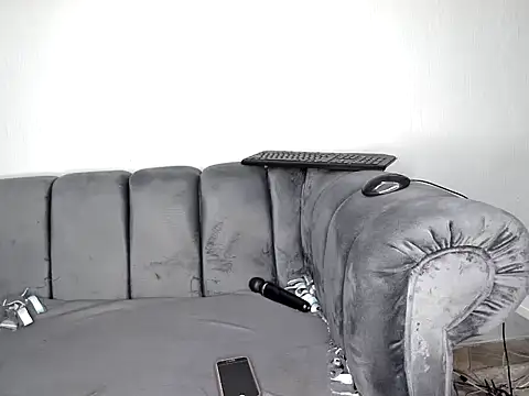 Snapshot of Pearl_00 chatting on 11-13-25, 08:19 Pearl 00 online show from 11-13-25, 08:19