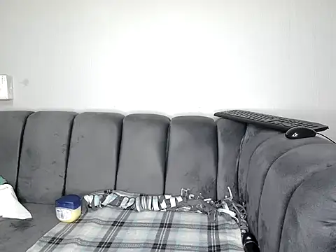 Snapshot of Pearl_00 chatting on 12-17-25, 02:39 Pearl 00 online show from 12-17-25, 02:39