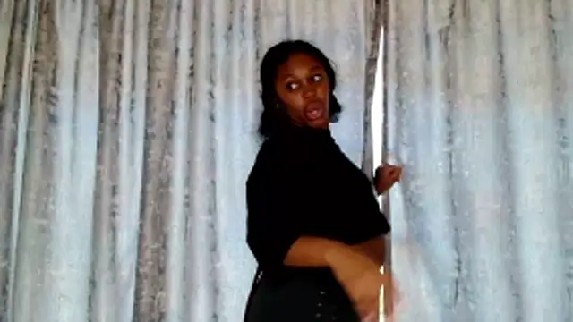 Snapshot of Pearl_00 chatting on 01-07-26, 08:28 Pearl 00 online show from 01-07-26, 08:28