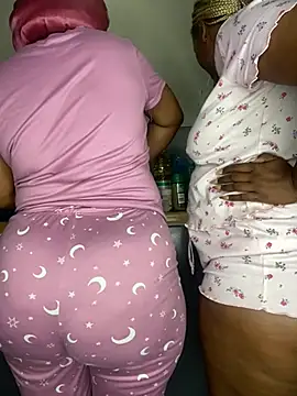 Snapshot of Pearl_00 chatting on 02-13-26, 09:00 Pearl 00 online show from 02-13-26, 09:00