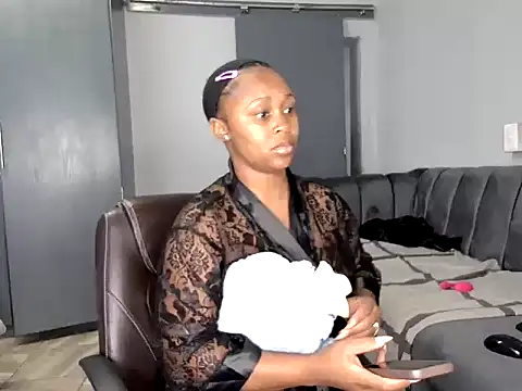 Snapshot of Pearl_00 chatting on 02-18-26, 09:33 Pearl 00 online show from 02-18-26, 09:33