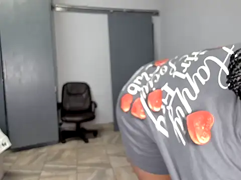 Snapshot of Pearl_00 chatting on 03-01-26, 08:11 Pearl 00 online show from 03-01-26, 08:11