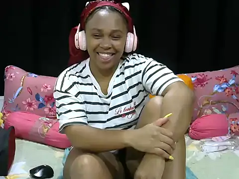 Snapshot of Pearl_00 chatting on 06-02-26, 07:49 Pearl 00 online show from 06-02-26, 07:49