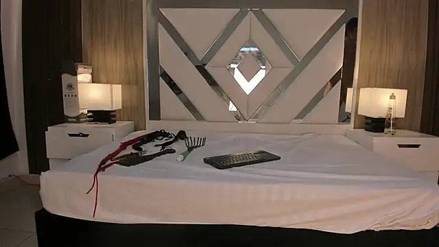 Snapshot of ValentinaThomas chatting on 10-18-25, 07:25 ValentinaThomas online show from 10-18-25, 07:25