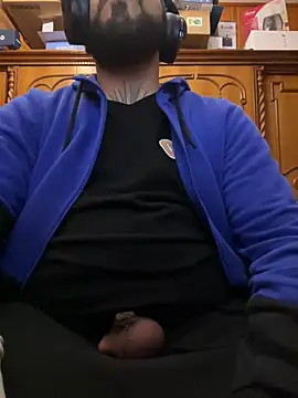 Dikkiduohottt online show from 12-21-24, 01:47