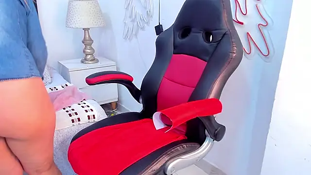 Snapshot of MalorySweet chatting on 12-28-24, 12:35 MalorySweet online show from 12-28-24, 12:35