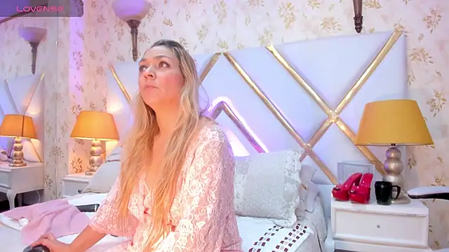 Snapshot of MalorySweet chatting on 12-30-24, 12:20 MalorySweet online show from 12-30-24, 12:20